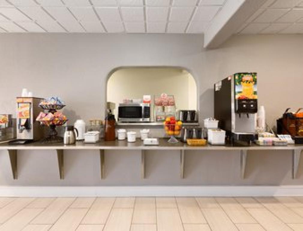 Super 8 By Wyndham Wytheville Exterior photo